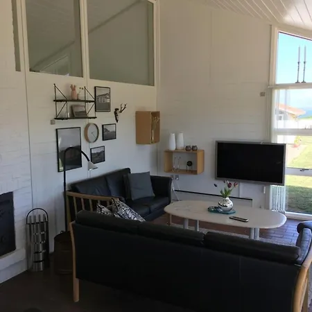 別荘 Sehr Familienfreundlich, Traumblick, 150 M Zum Strand, W-lan