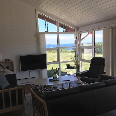 別荘 Sehr Familienfreundlich, Traumblick, 150 M Zum Strand, W-lan